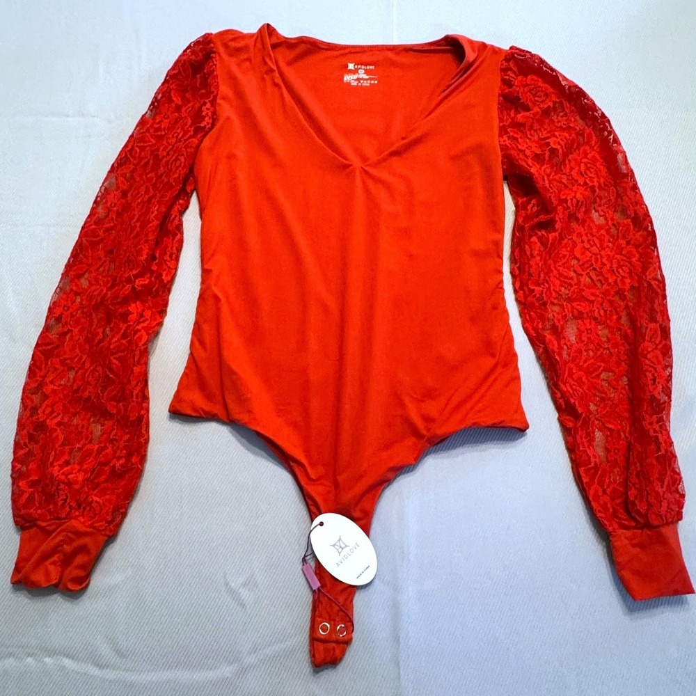 Avidlove Red V-Neck Bodysuit Long Floral Lace Puff Sleeve Snap Closure NWT M‎